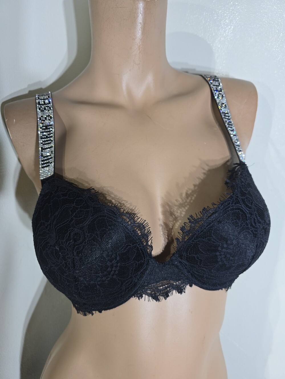 Victoria's Secret Very Sexy Black Lace Push-Up Bra Rhinestone Straps Size 32C